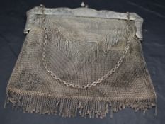 A George V silver mesh purse, the clasp with acorn finials over the shaped mounts engraved with