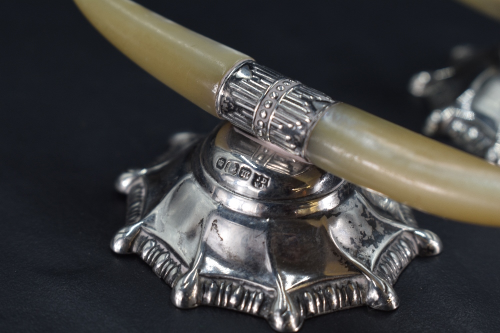 A pair of Edwardian silver and Mother-of-Pearl knife rests, the shaped Mother-of-Pearl platforms - Image 2 of 3