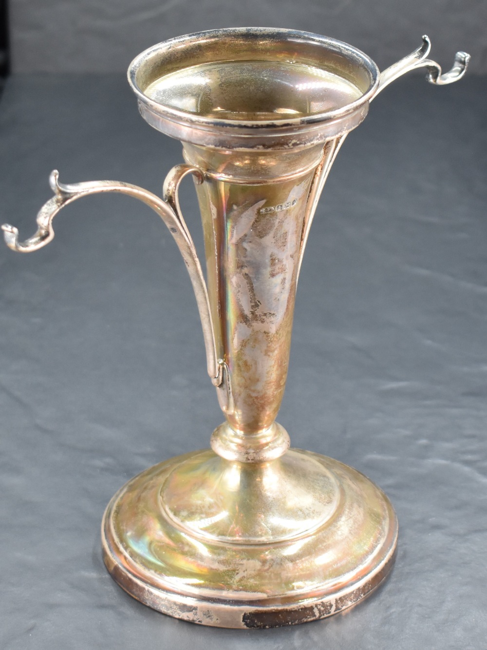 A George V silver epergne, of moulded and tapering cylindrical form flanked by sinuous brackets ( - Image 2 of 3