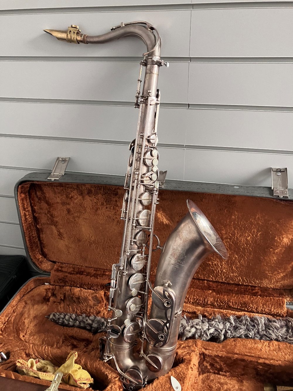 A Selmer Mark VI Tenor Saxophone, Serial number M112713, date 1964 with war department number, - Image 4 of 11