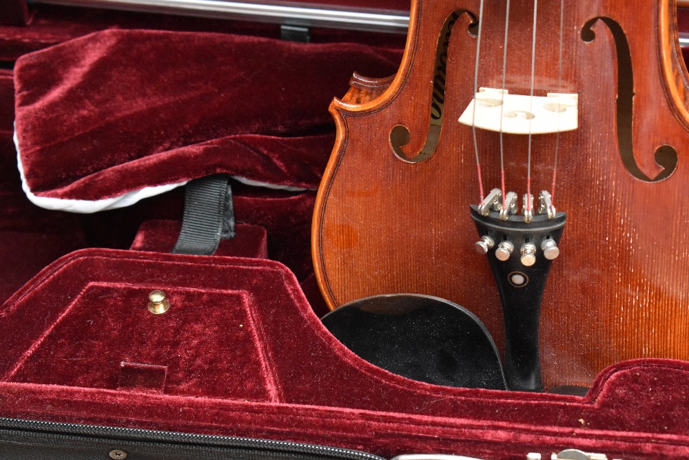 A modern violin having one piece 14inch back , labelled Bellolino, with plush fitted case and bow - Image 3 of 7