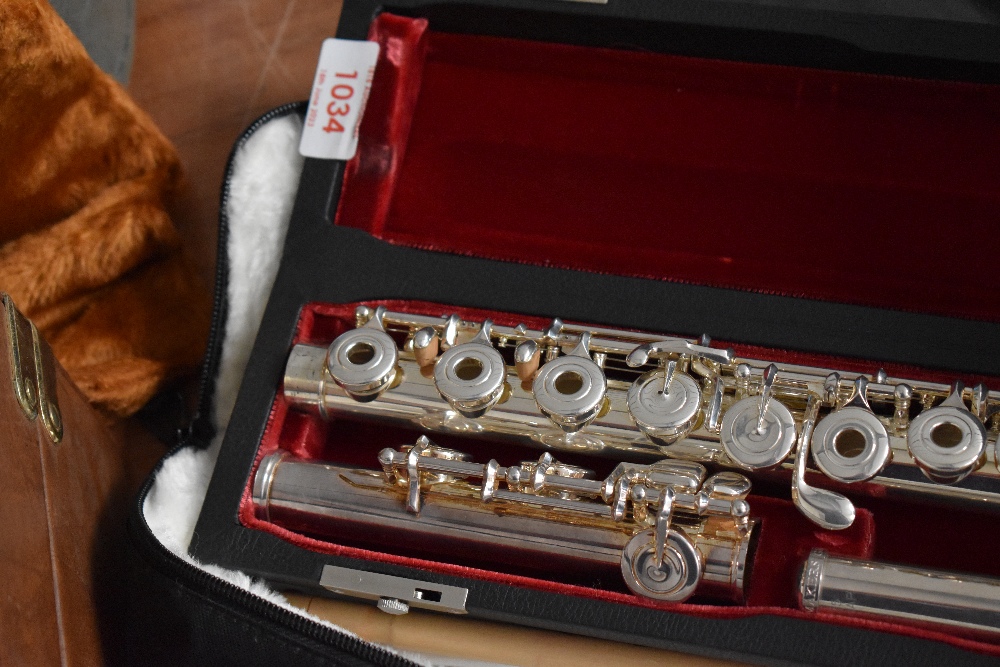 A Trevor James white metal flute, Recital model ST2 - RS211, very high quality , stamped 925 ( - Image 2 of 3