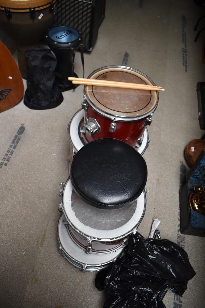 A four piece shell pack drum kit (no kick) with some stands etc, Pearl & Remo skins to the toms - Image 2 of 3