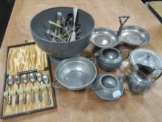 A mixed lot of flat ware to include hammered pewter fruit bowl, boxed tea spoons, plated items and