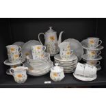 A quantity of Seltmann Weiden Jasmin pattern tableware