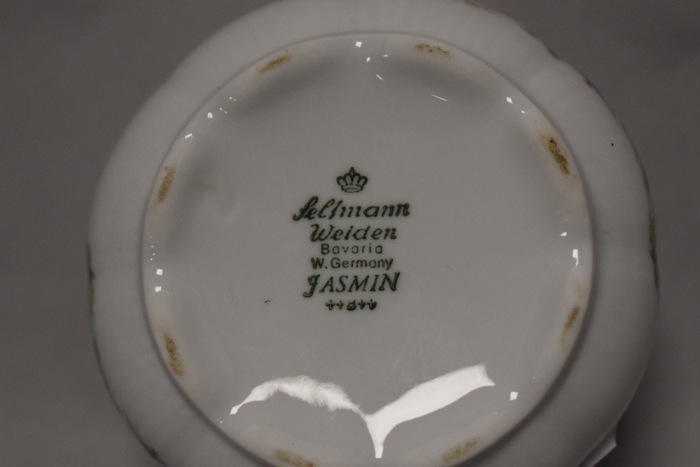 A quantity of Seltmann Weiden Jasmin pattern tableware - Image 3 of 3