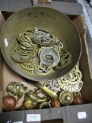 A vintage brass pan, a variety of horse brasses and similar brass and copper ornaments.
