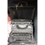 A vintage Underwood Universal typewriter in case.