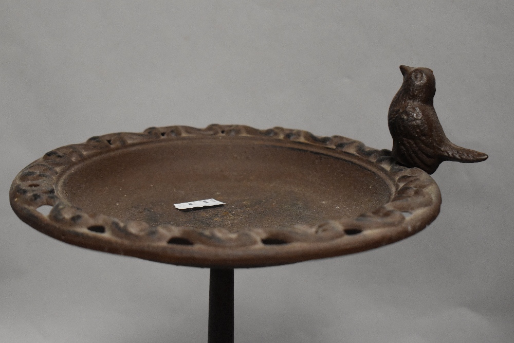 A novelty cast iron bird feeder & bird bath table, the circular top with pierced edge and ornamental - Image 2 of 2