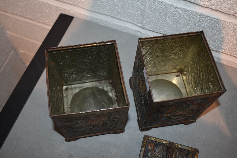 A pair of late19th/early 20th century embossed tin tea canisters, decorated with exotic birds and - Image 6 of 7