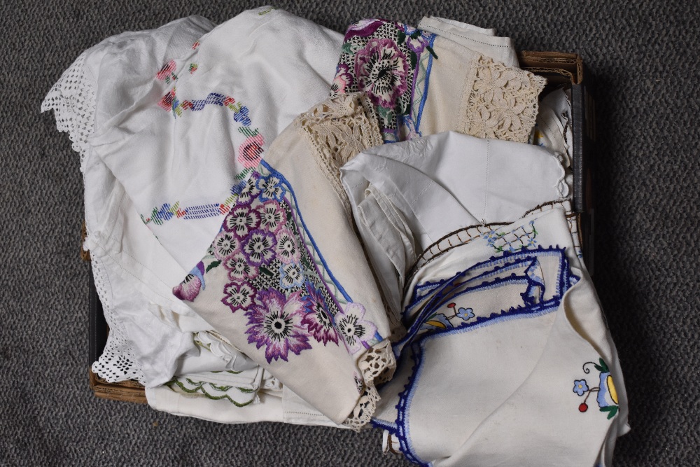 An assorted collection of 20th Century and other laced table cloths, place settings, and - Image 2 of 2