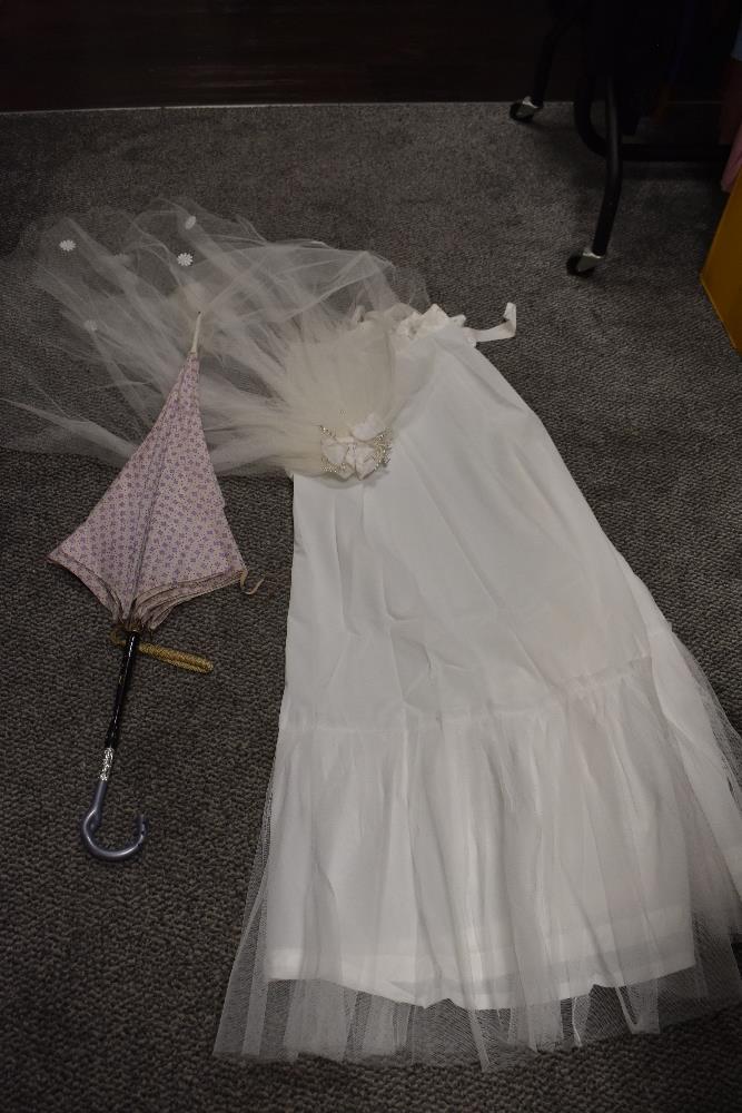 A 1950s veil and a petticoat