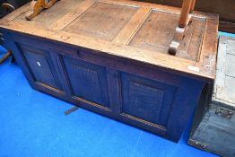 A period oak three panelled coffer of nice proportions approx. w114 x h47 x h50cm