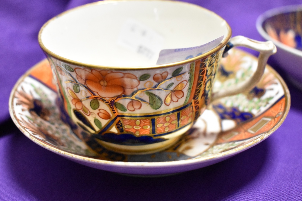 A small selection of English Imari tea wares, including Derby. - Image 5 of 5