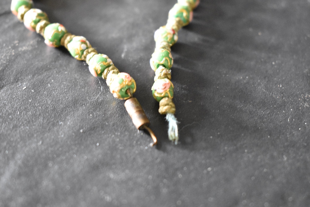 A short string of Cloisonne style green porcelain beads, possibly Chinese, approx 18' - Image 3 of 3