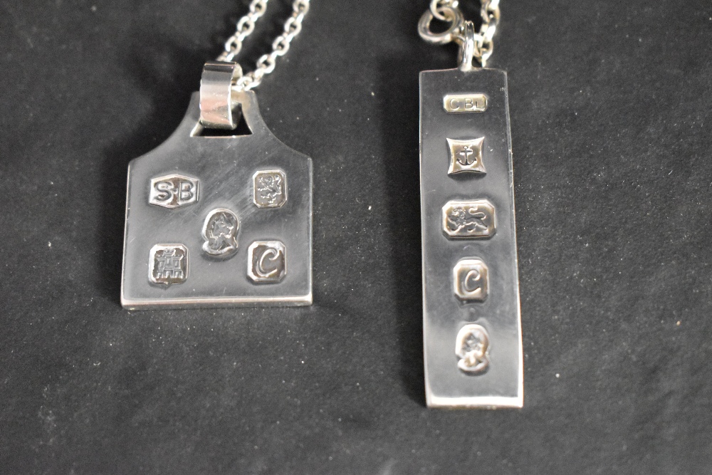 Two 1977 Silver Jubilee silver ingot pendants, one bearing Sidney Beddall of Ambleside makers marks - Image 2 of 2