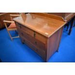 An early 20th Century golden oak bedroom chest of two over two drawers