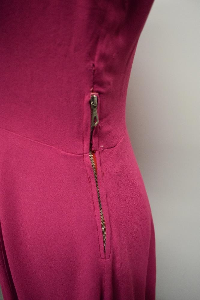 A 1940s cerise crepe dress, having button to bodice, side metal zip and fairly full panelled skirt. - Image 4 of 7