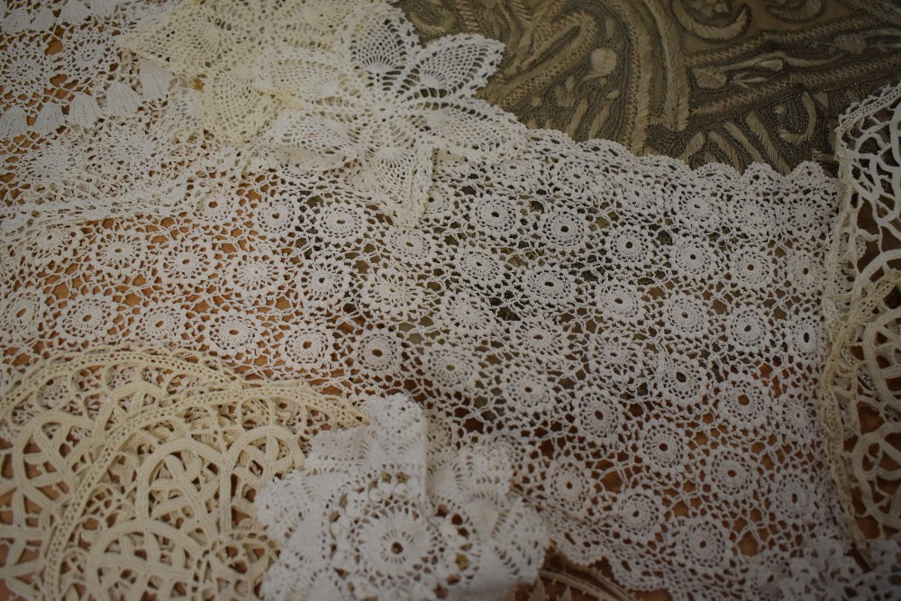 A variety of antique and vintage hand worked mats and similar. - Image 3 of 8