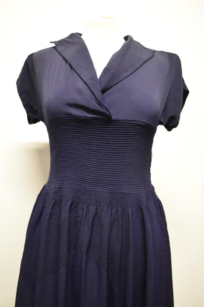 A striking 1940s navy blue floppy crepe day dress, having pointed cross over collar and tiny ribs of - Image 4 of 12