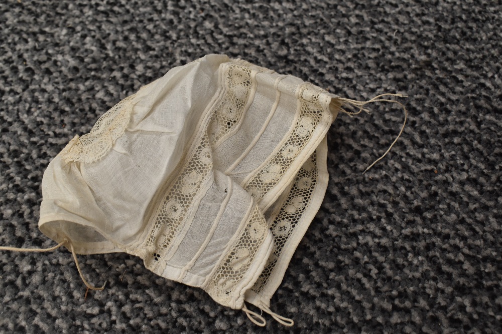 Seven Victorian and Edwardian children's and babies bonnets, including finely embroidered example. - Image 11 of 11