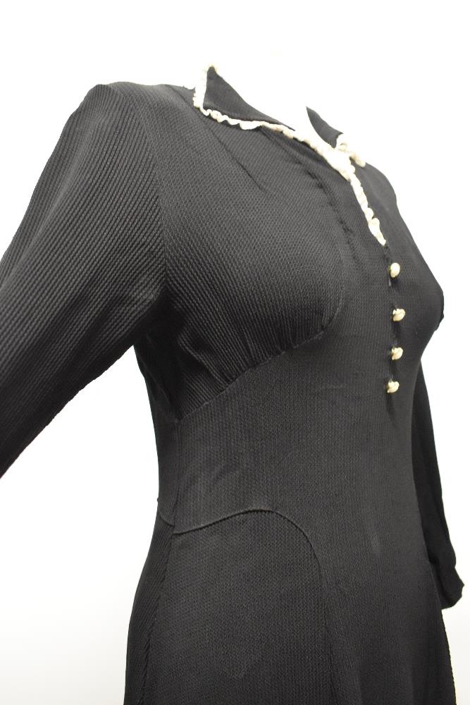 A late 1930s/40s day dress in black seersuker crepe cut on the bias, giving a lovely clingy fit, - Image 9 of 9