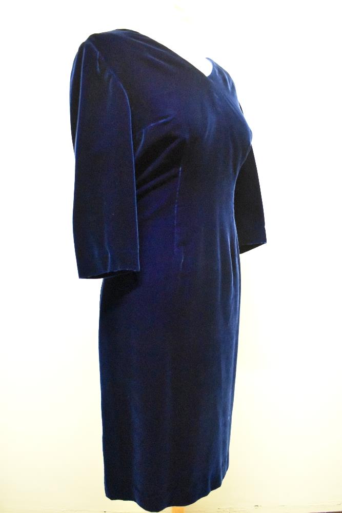 A 1960s midnight blue velvet wiggle dress, medium size. - Image 3 of 4