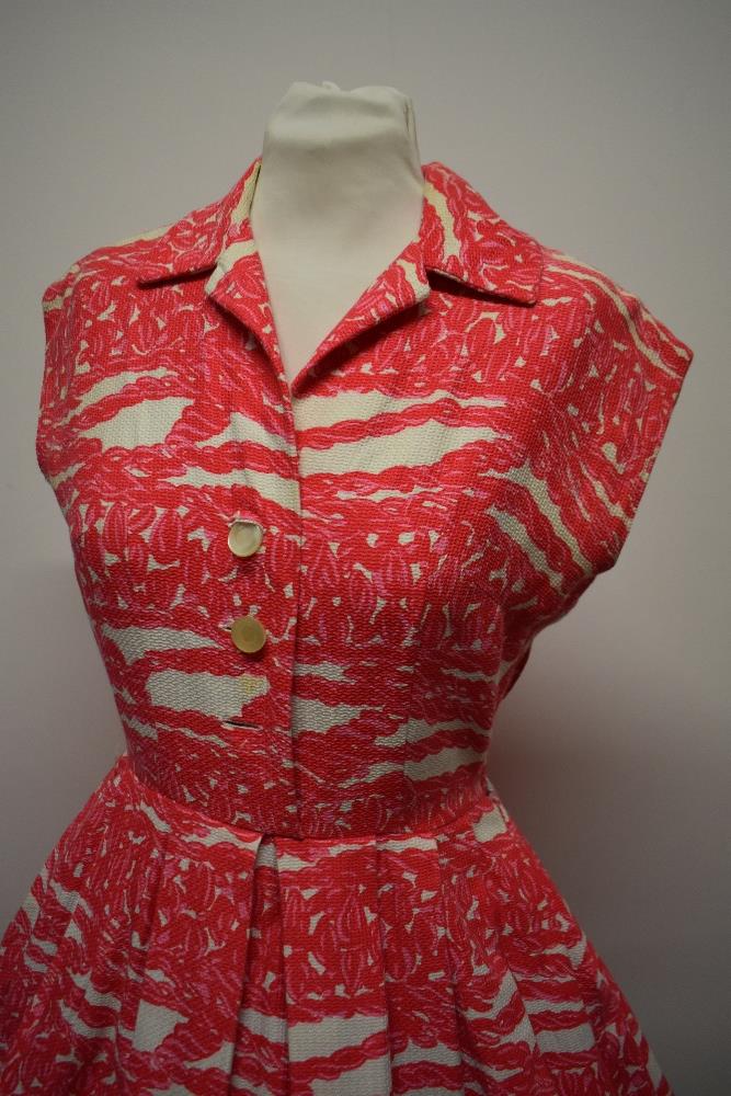 A 1950s medium weight textured cotton day dress, having side zip and fairly full pleated skirt - Image 3 of 8