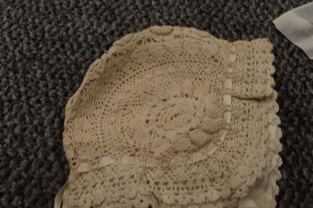 Seven Victorian and Edwardian children's and babies bonnets, including finely embroidered example. - Image 4 of 11