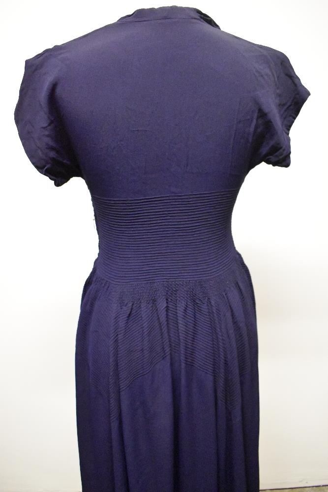 A striking 1940s navy blue floppy crepe day dress, having pointed cross over collar and tiny ribs of - Image 8 of 12