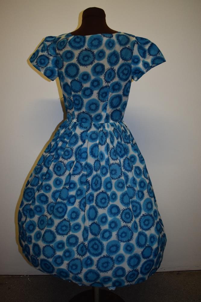 A blue 1950s day dress, having side metal zip, fairly full pleated skirt and bow detail to - Image 6 of 7