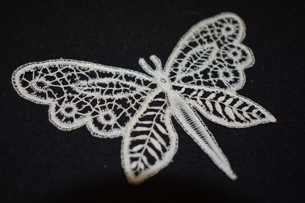 A collection of intricate hand worked lace, including butterflies, leaves, flowers and a mouse etc. - Image 12 of 12