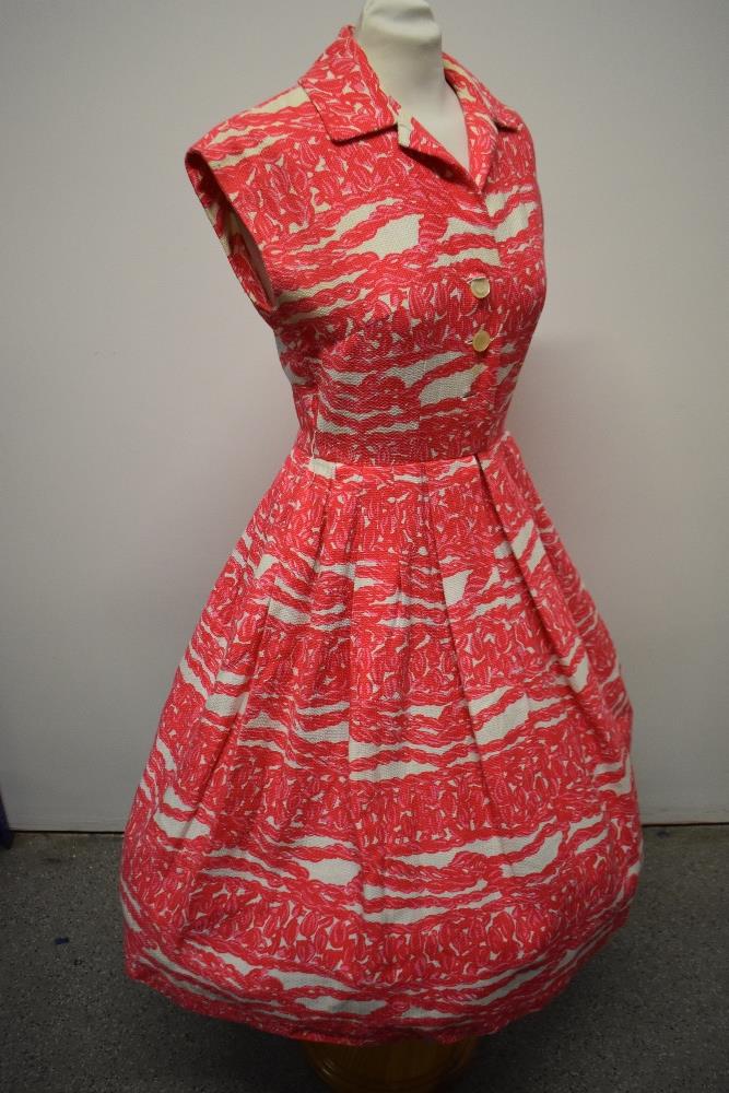 A 1950s medium weight textured cotton day dress, having side zip and fairly full pleated skirt - Image 4 of 8