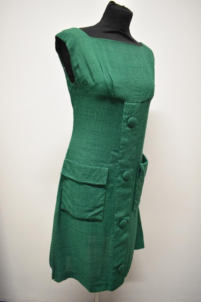 An early 1960s emerald green linen mini dress, having large self covered faux button detail to - Image 3 of 6