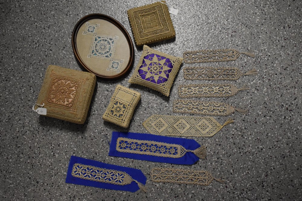 A selection of vintage Ruskin lace bookmarks and pin cushions etc. - Image 6 of 8