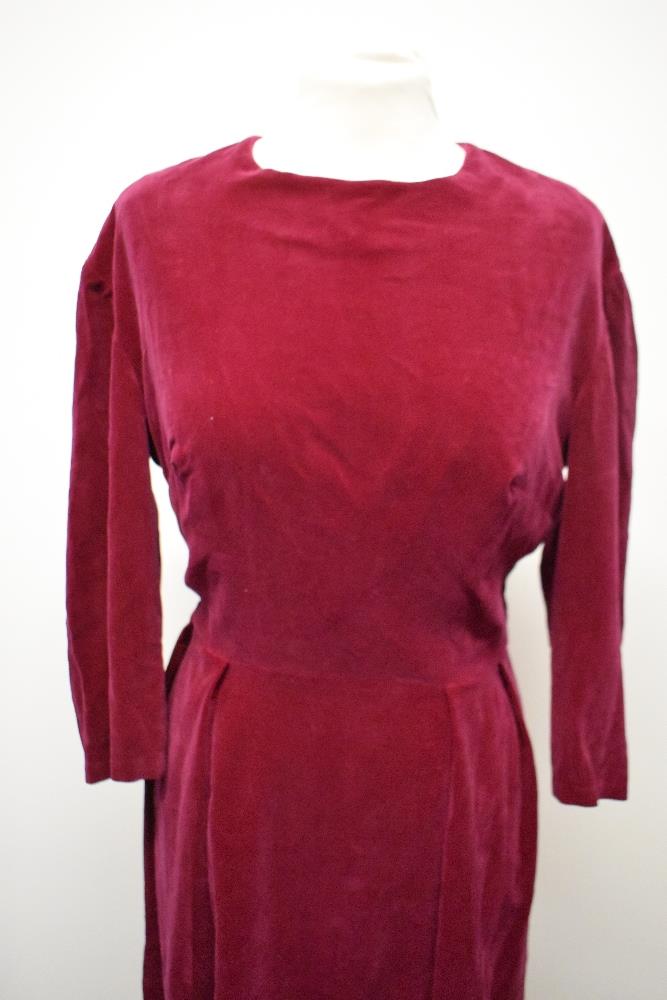 The most wonderfully coloured mulberry/deep cerise velvet 1950s day dress having pleats to skirt, - Image 2 of 7
