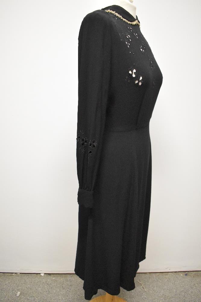 An unusual 1930s/40s day dress of black crepe with floral cut work to bodice and sleeves, lace - Image 7 of 10