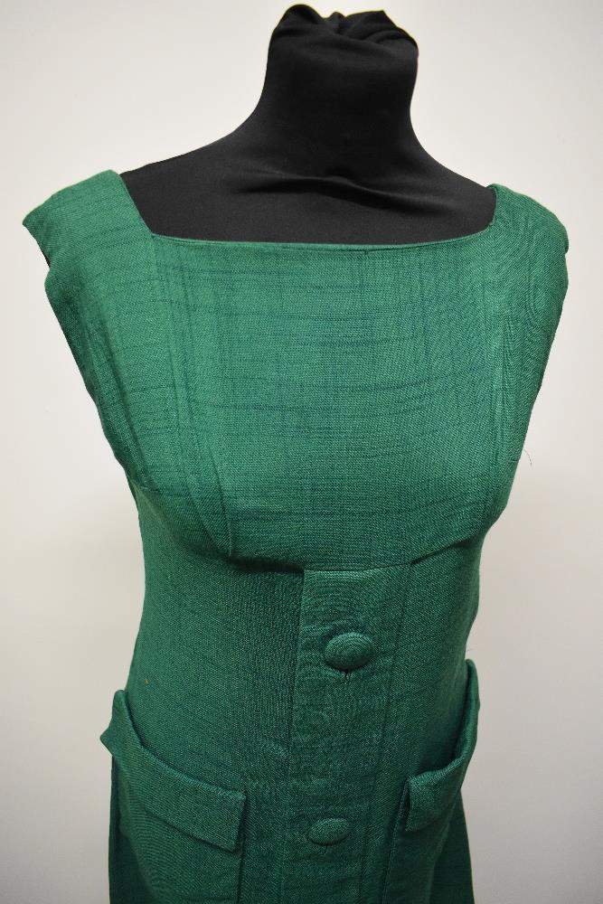 An early 1960s emerald green linen mini dress, having large self covered faux button detail to - Image 2 of 6