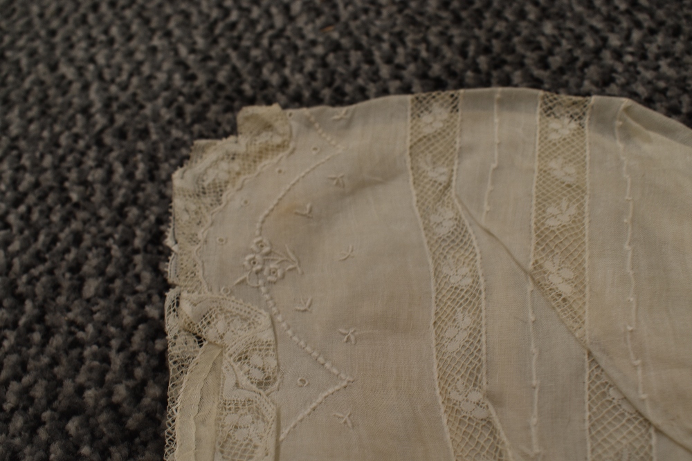 Seven Victorian and Edwardian children's and babies bonnets, including finely embroidered example. - Image 10 of 11