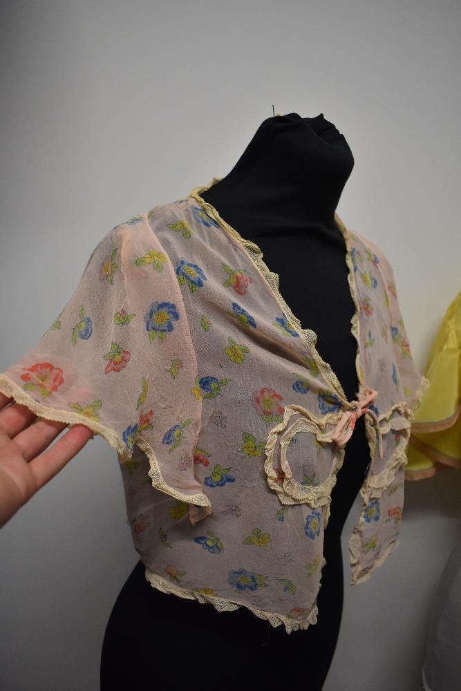 Two beautiful 1930s bed jackets, to include floral floaty sheer crepe with lace, and acid yellow - Image 3 of 12