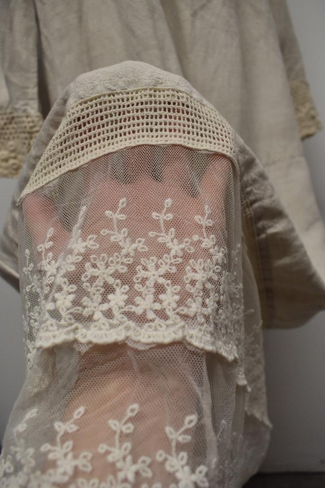 An interesting early 20th century linen smock/ over dress, having embroidered tulle panel to - Image 10 of 12