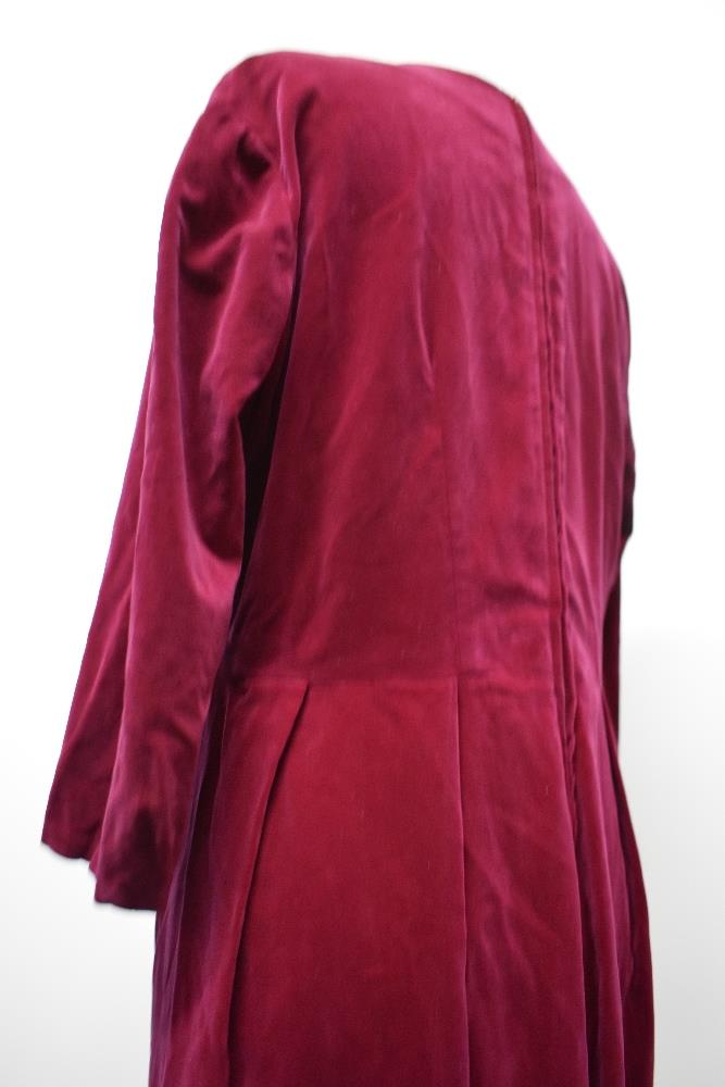 The most wonderfully coloured mulberry/deep cerise velvet 1950s day dress having pleats to skirt, - Image 7 of 7