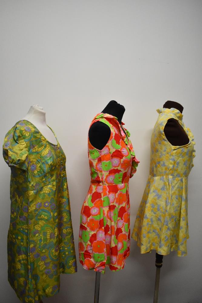 Three vintage 1960s brightly patterned mini dresses. - Image 6 of 10