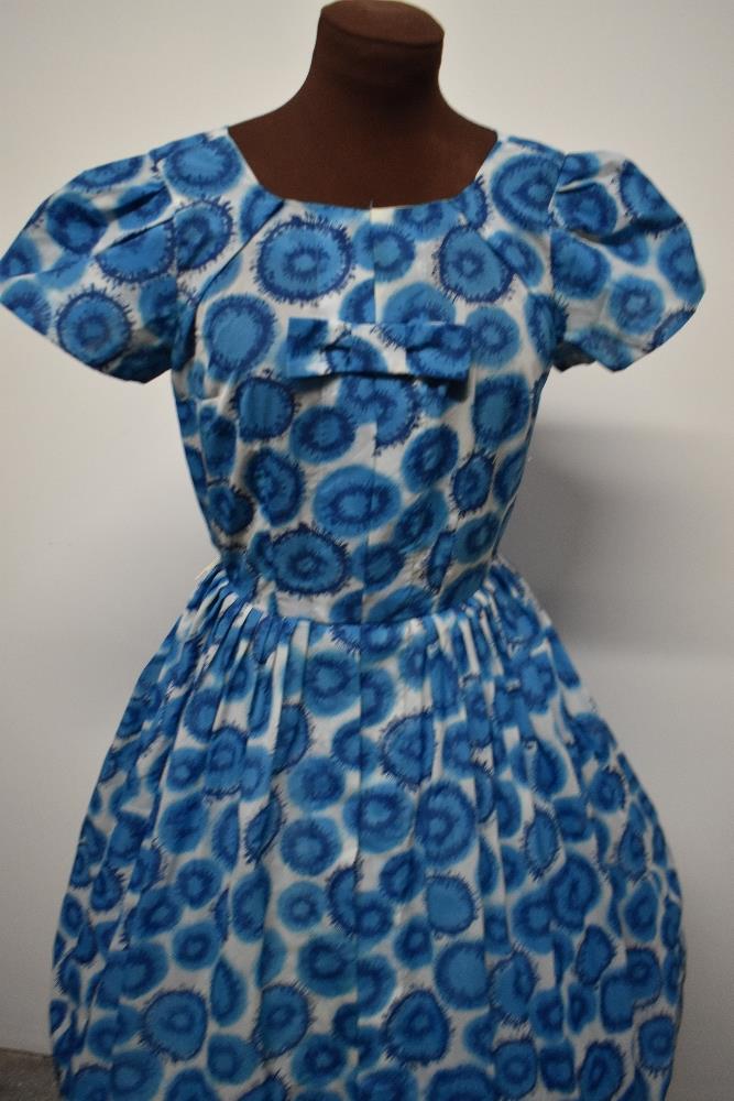 A blue 1950s day dress, having side metal zip, fairly full pleated skirt and bow detail to - Image 4 of 7