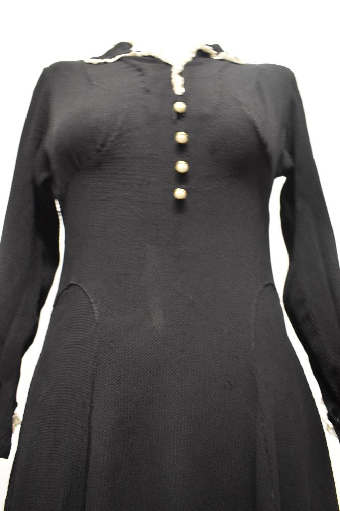 A late 1930s/40s day dress in black seersuker crepe cut on the bias, giving a lovely clingy fit, - Image 3 of 9