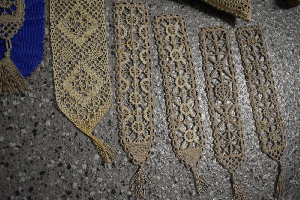 A selection of vintage Ruskin lace bookmarks and pin cushions etc. - Image 8 of 8