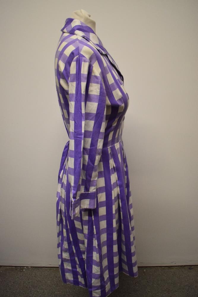 A late 1950s/ early 1960s cotton day dress having bold purple checked pattern, side metal zip, 3/4 - Image 3 of 5