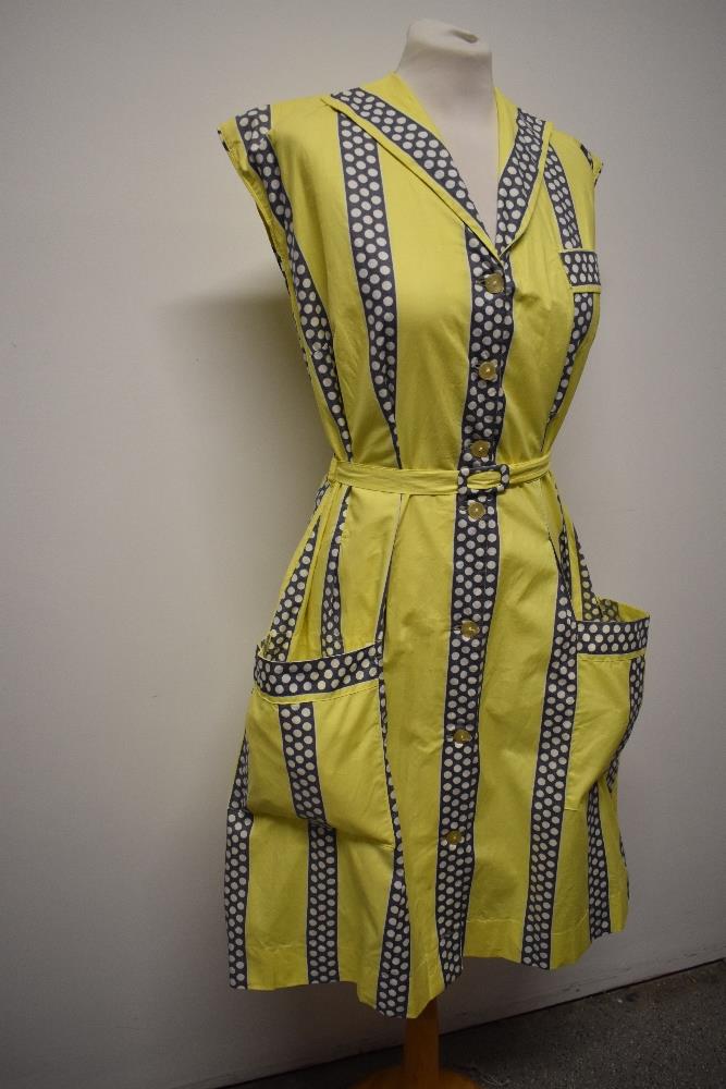 A rather fun 1950s cotton day dress, in medium weight cotton, having bands of grey with white - Image 2 of 8