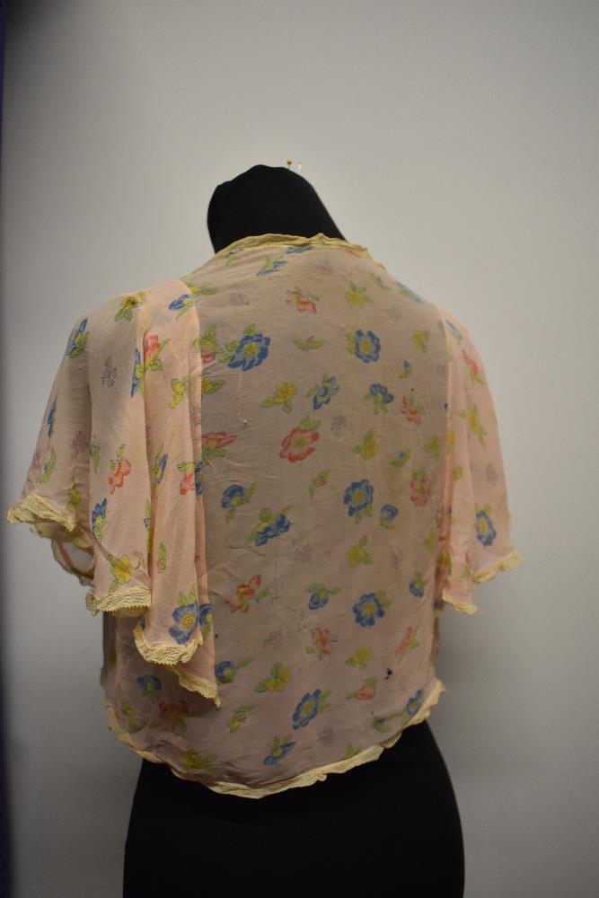 Two beautiful 1930s bed jackets, to include floral floaty sheer crepe with lace, and acid yellow - Image 6 of 12