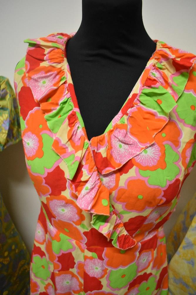 Three vintage 1960s brightly patterned mini dresses. - Image 5 of 10